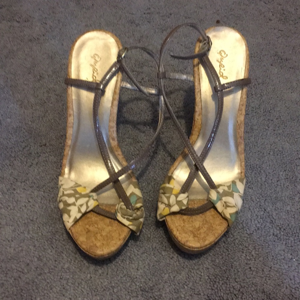 Shoes - Picture 2 of 3